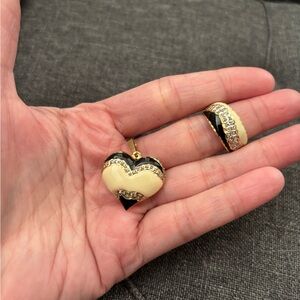 Elegant Heart Pendant and Ring Set - Black and Gold 14k gold.